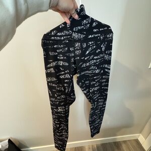 Black /White Lululemon Leggings